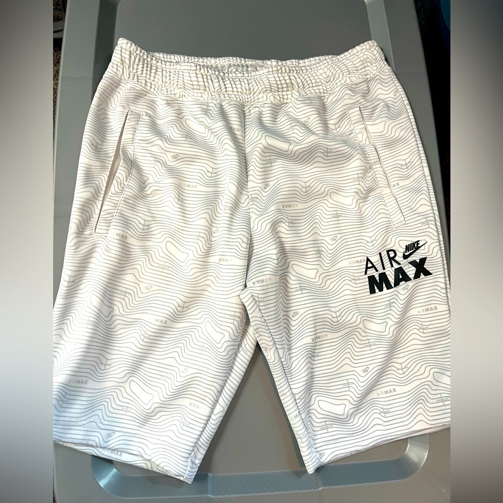 Boys Nike size Xl white and gray shorts.